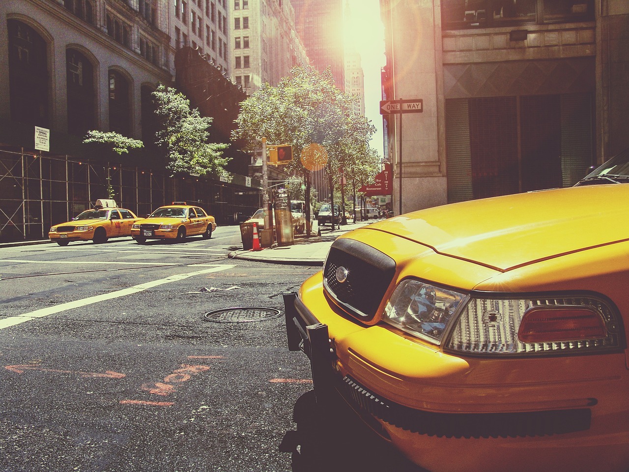 Comment appeler un taxi: Guide pour appeler un taxi rapidement et efficacement